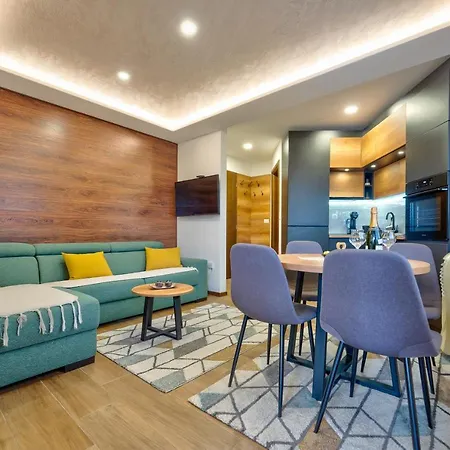 Forest Hill Apartment *