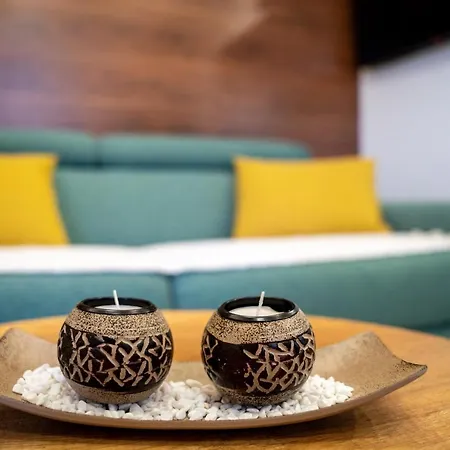 Forest Hill Apartment *